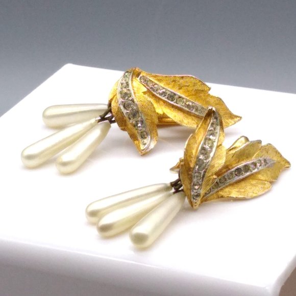 Vintage Vendome Brushed Leaf Earrings with Elongated Teardrop Pearl Dangles - Picture 2 of 5